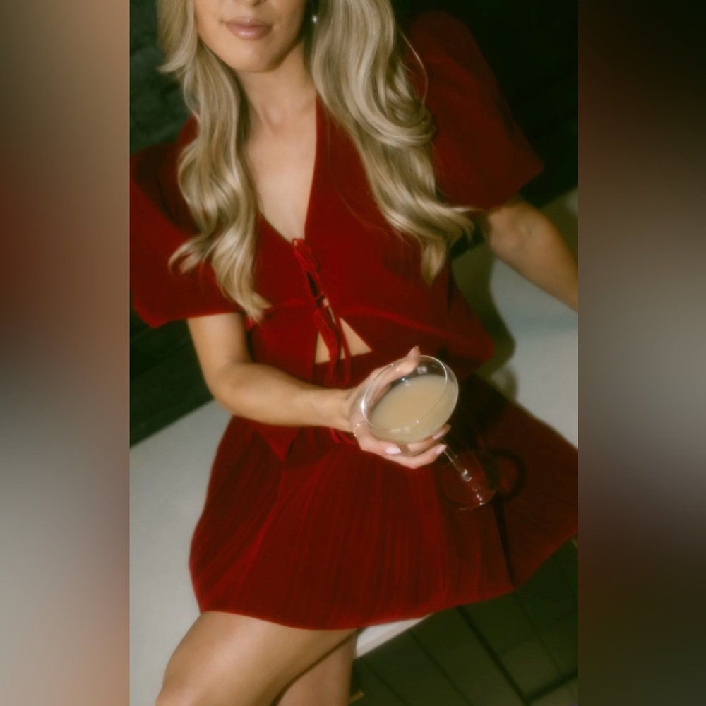 Lane 201 Merry Me Red Velvet Two-Piece Set Holiday Party, Christmas NWT Size S/M - Picture 5 of 6